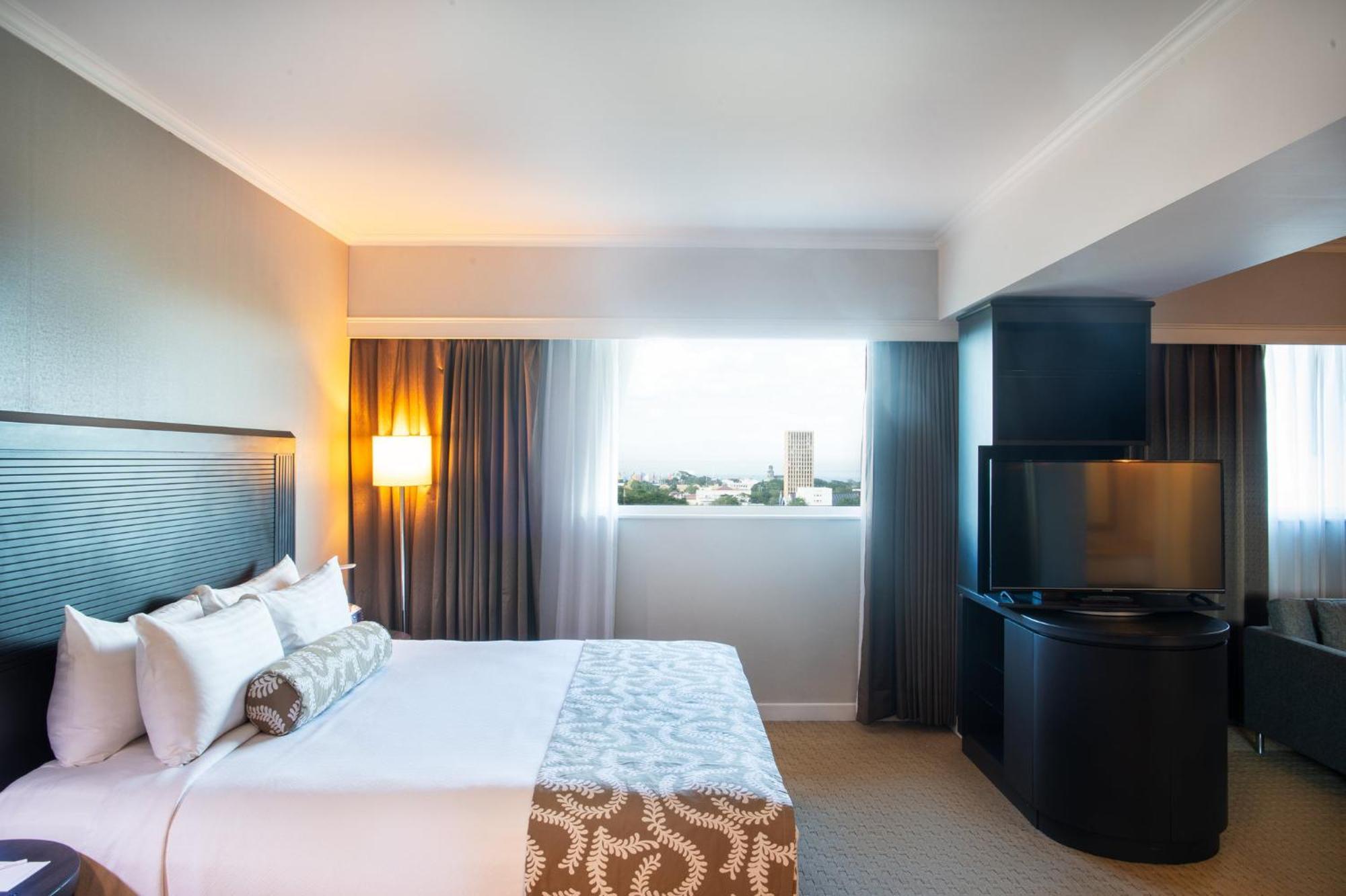 Hotel Crowne Plaza Managua By Ihg Extérieur photo